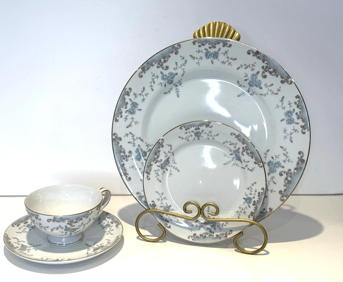 4-Piece Tea Set | Teacup, Saucer, Bread Plate and Dinner Plate